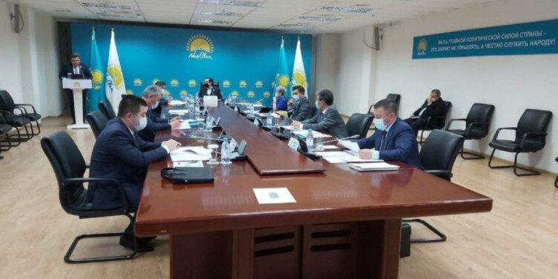 «Бұл мәселені бүгін шешу керек»: депутат жүк көлігі жүргізушілерінің проблемасын көтерді