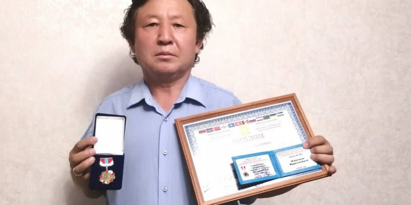 Жазушы Иманғазы Нұрахметұлы Шолохов атындағы медальмен марапатталды