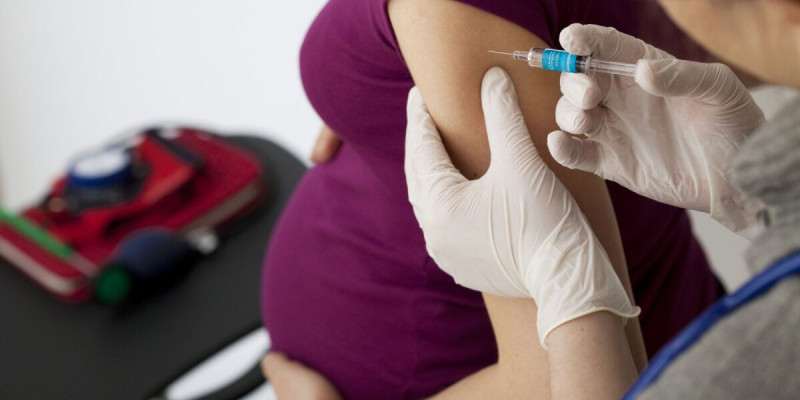 Жүкті әйелдерге "Спутник V" вакцинациясын алуға рұқсат етілді