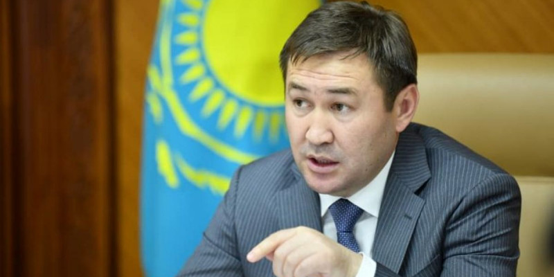 Шымкенттегі мектеп директорының дауы: Мұрат Әйтенов пікір білдірді