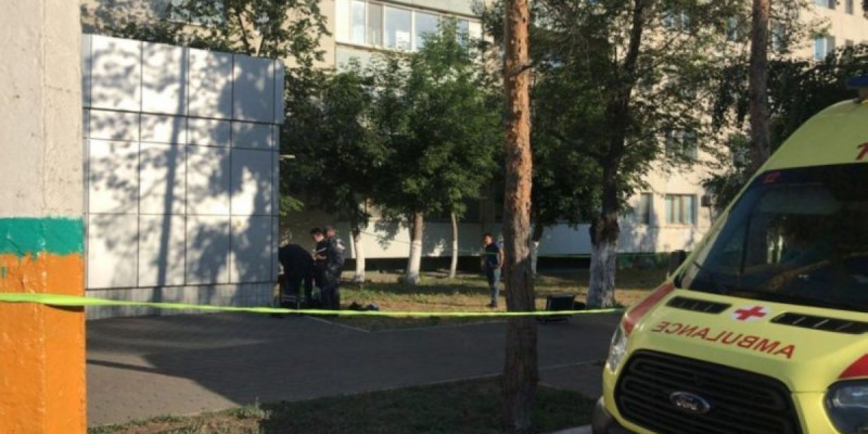Қостанай тұрғыны көшенің қақ ортасында әйел адамды мерт қылды