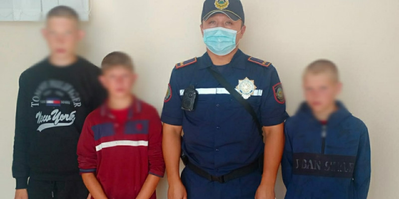 ШҚО-да балалар үйінен қашып кеткен үш бала бұзылған үйден табылды