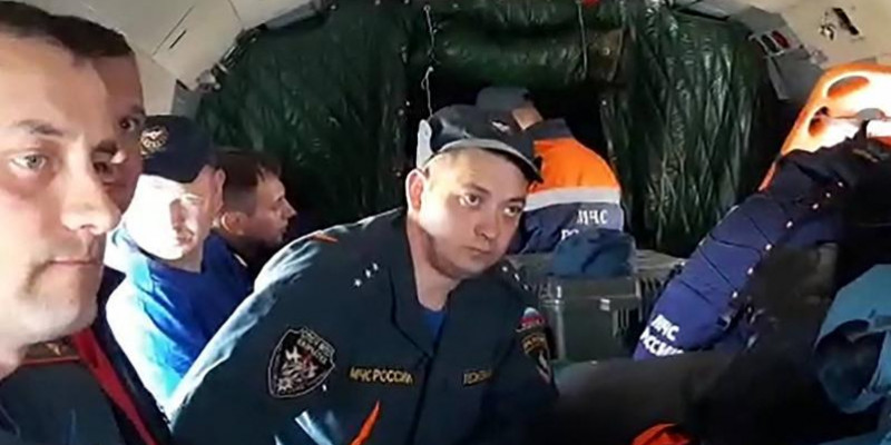 Камчаткадағы ұшақ апаты: қаза тапқандардың мәйітін судан шығара бастады