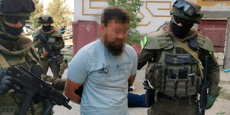 Атырауда таксистерді қорқытып, ақша алып отырған діни ағымдағылар ұсталды