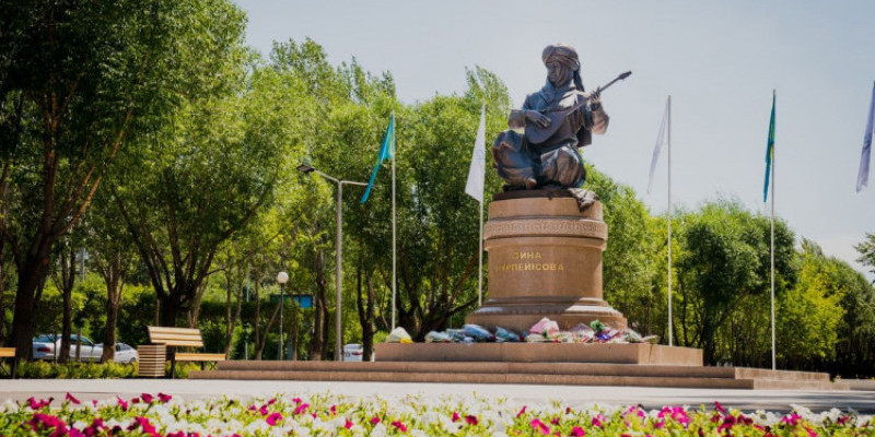 Нұр-Сұлтанда Дина Нұрпейісованың ескерткіші ашылды