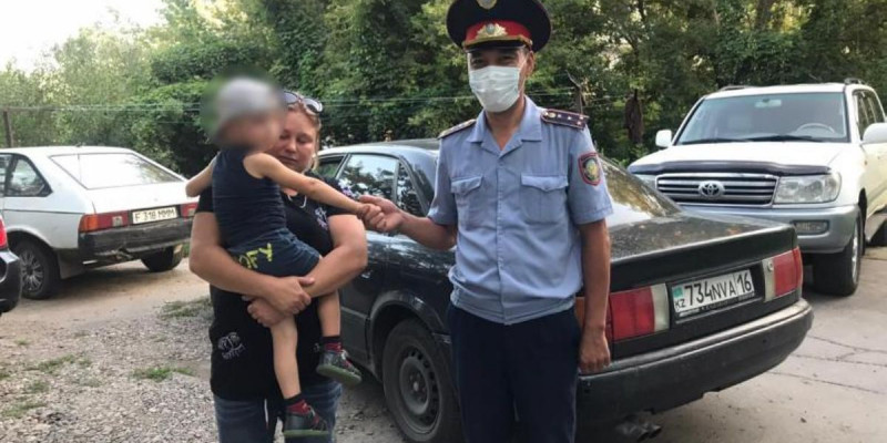 ШҚО-да анасы дүкен аралап жүргенде жоғалған 3 жасар бала табылды