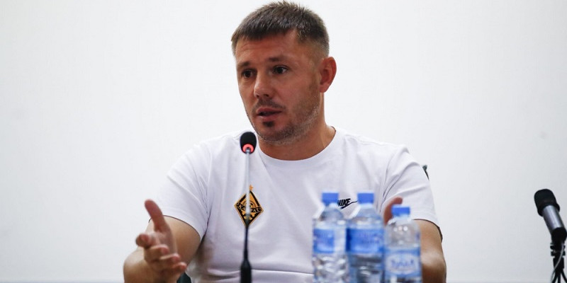 «Қайрат» клубының бас жаттықтырушысы отставкаға кетті