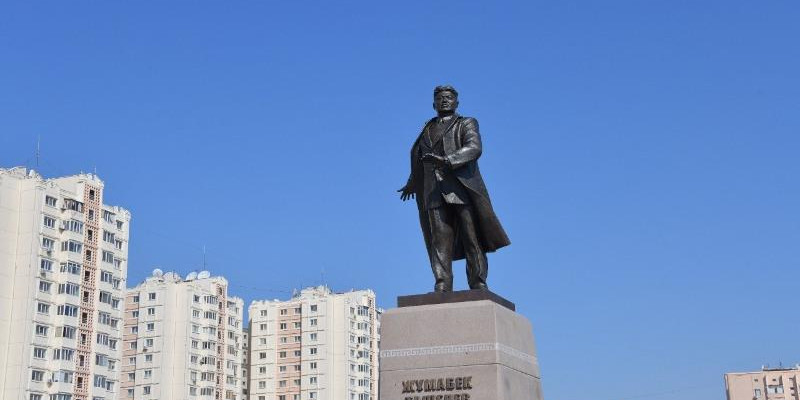 Нұр-Сұлтанда Жұмабек Ташеневке ескерткіш қойылды