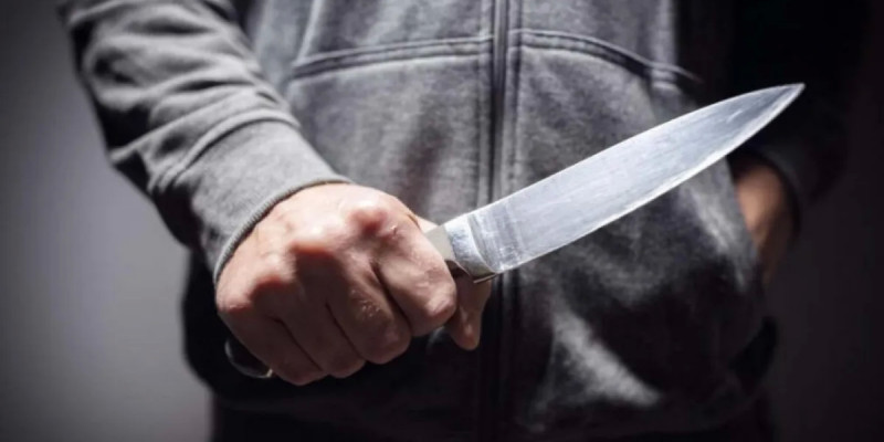 Павлодарда 14 жасар бала телефонын тартып алғаны үшін әкесін пышақтады