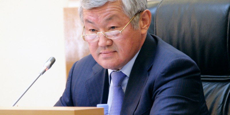 Президент Бердібек Сапарбаевқа сөгіс жариялап, бір күн уақыт берді