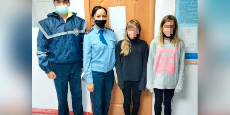 Ақтөбеде үйінен қашып кеткен жасөспірімдер подъезде түнеген