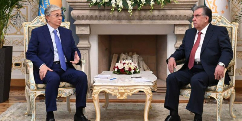 Мемлекет басшысы Тәжікстан президенті Эмомали Рахмонмен кездесті