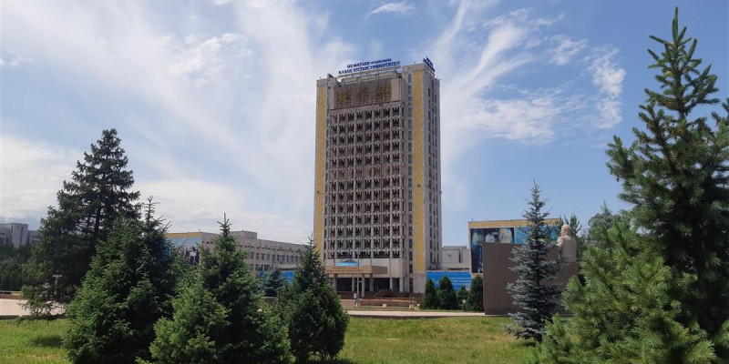 Қарашаңыраққа қарап бой түзейді