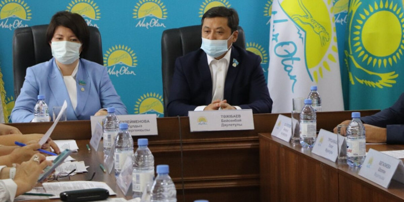 Nur Otan: Түркістанда құрылысы кешеуілдеген мектептер мәселесі талқыланды