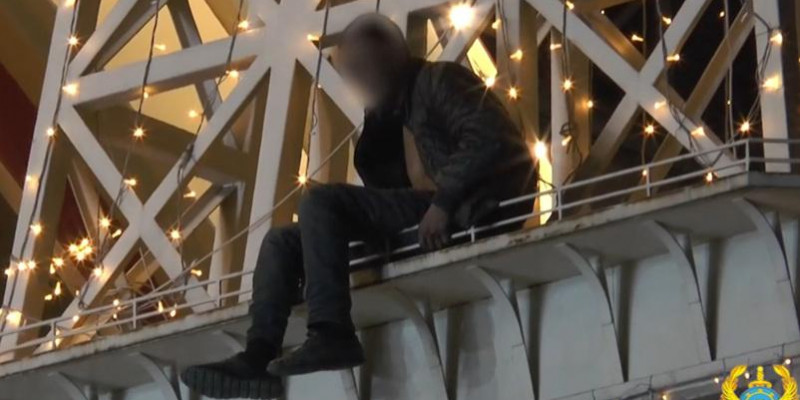 Полиция құтқарып қалды: Алматыда 44 жастағы ер адам өзіне қол жұмсамақ болды