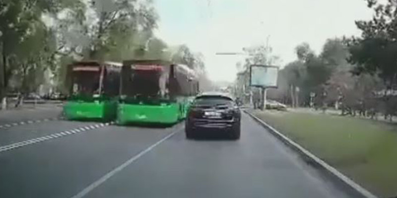 Алматыда жолдың қарсы бағытына шығып кеткен автобус жүргізушісі жазаланды