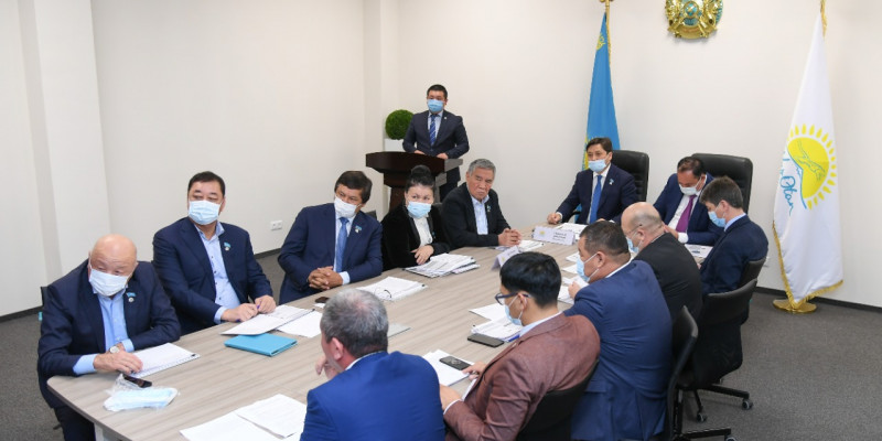 «Nur Otan» депутаттары жер қойнауын заңсыз пайдалануды сынға алды