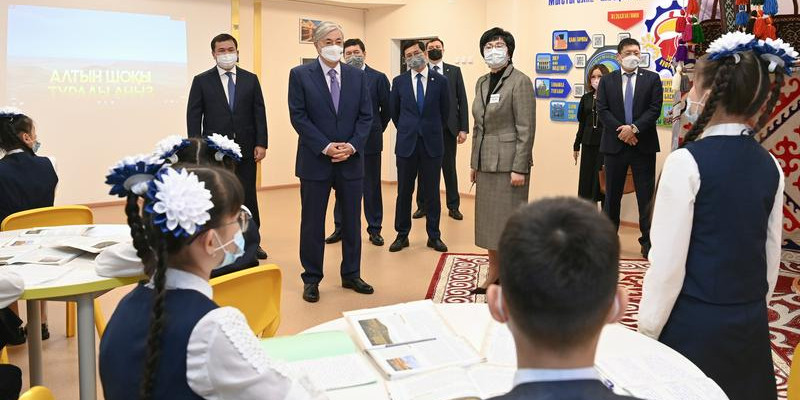 Президент Жезқазғандағы дарынды балаларға арналған мектеп-интернатқа барды