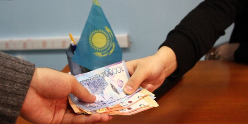 Қарағанды облысында басқарма басшысы пара алғаны үшін сотталды