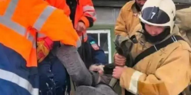 ШҚО-да үйіндінің астында бірнеше күн бойы жатып қалған ер адам құтқарылды