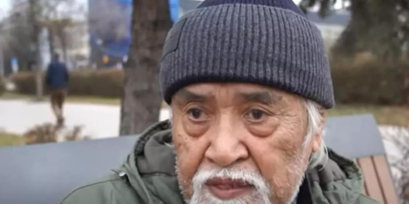 "Балам қуып жіберді": Әйгілі "Гүлдер" ансамблінің 82 жастағы әншісі көшеде қаңғып жүр