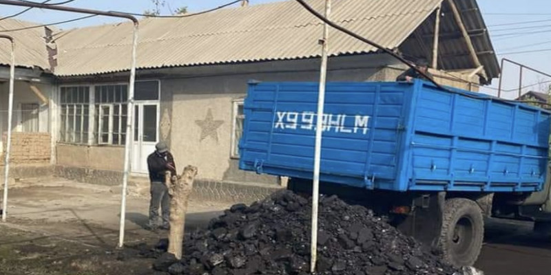 “Nur Otan”: Мұқтаж отбасыларға көмір түсірілді