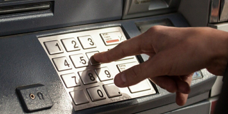 Банк жүйесіндегі ақауға байланысты шотына 416 млн теңге түскен Қостанай тұрғыны сотталды