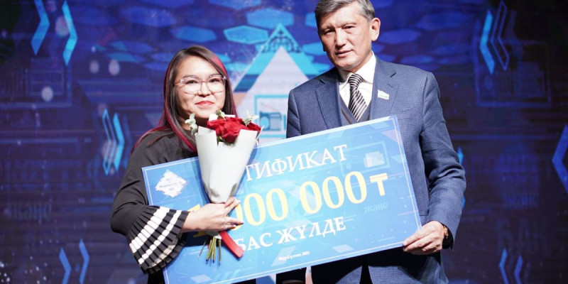 «Тúrkistan» газетінің тілшісі «Мемлекеттік тіл және БАҚ» байқауында топ жарды