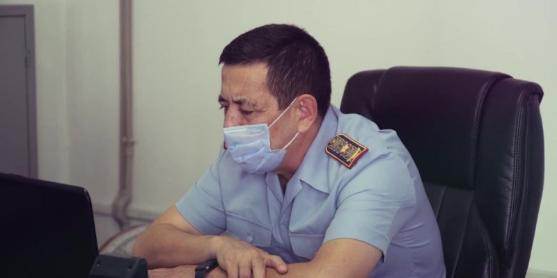 «Бәріңнің шешелеріңді...»: шымкенттік генерал қатты кетті (ВИДЕО)