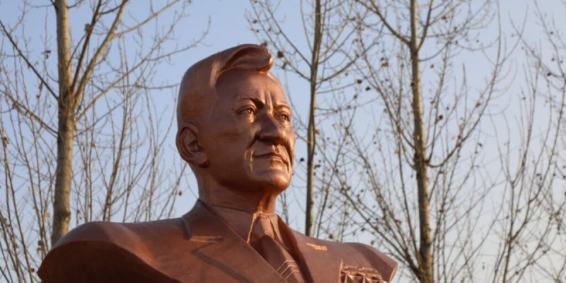Арыста Қонаевтың бюсті ашылды