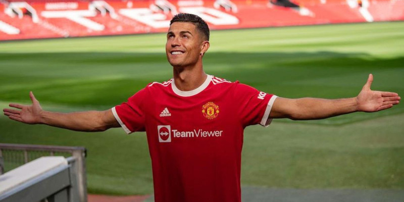 Футбол тарихындағы үздік шабуылшы кім?