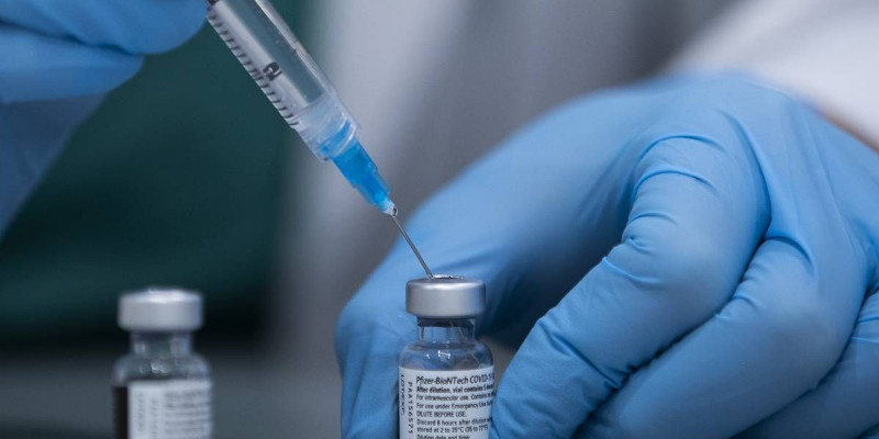 Pfizer вакцинасын 50 мың теңгеге кім салдырмақ?