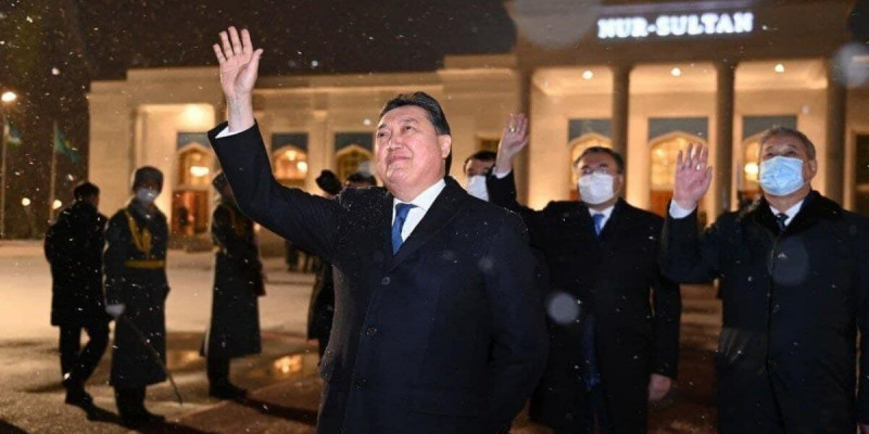 Мамин Мирзиёевті қол бұлғап шығарып салды