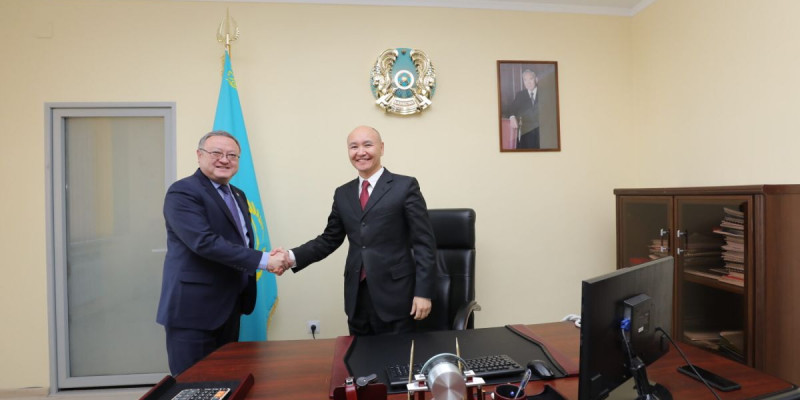 Ақтөбе облысының экс-әкімі қазіргі әкімінен жұмыс сұраған
