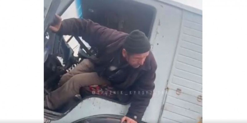 Үш шекарашы қырғыз азаматының көлігіне оқ жаудырды (ВИДЕО)