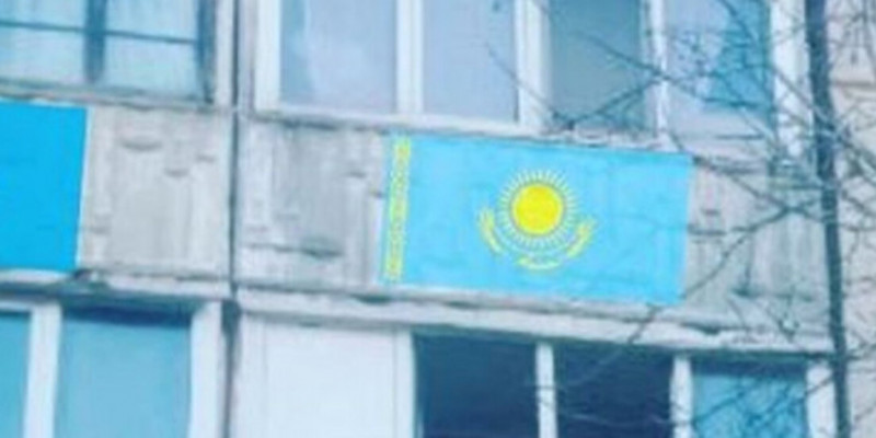 Әкімдік балкондарға жалауды фотошоппен салған