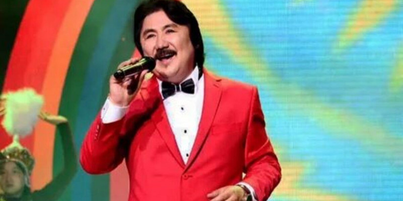 Марат Омаров Байденнің алдында өнер көрсетеді