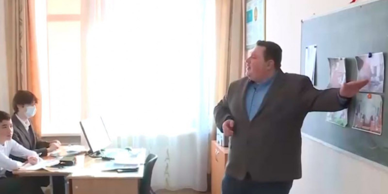 Украин мұғалімі қазақ тілінен сабақ беріп жүр