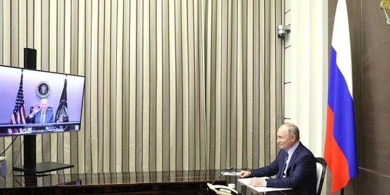 Путин мен Байден бейнебайланыс арқылы келіссөз жүргізіп жатыр