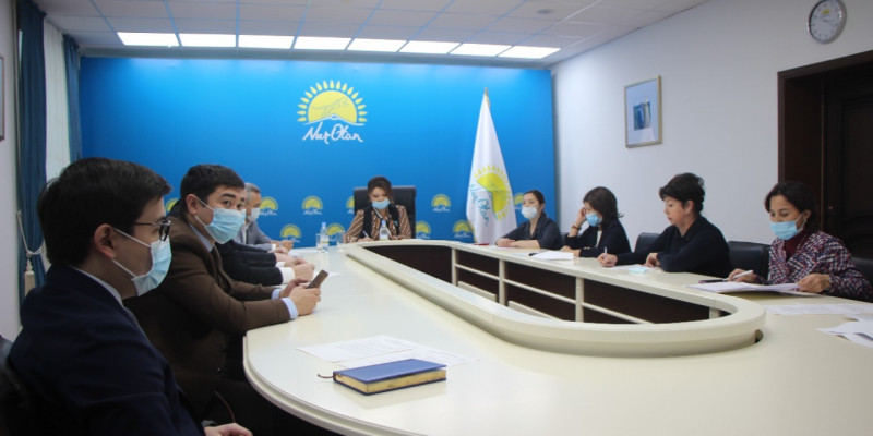 «Nur Otan» партиясы көпбалалы әйелдерді кәсіпкерлікке оқыту мәселесін талқылады