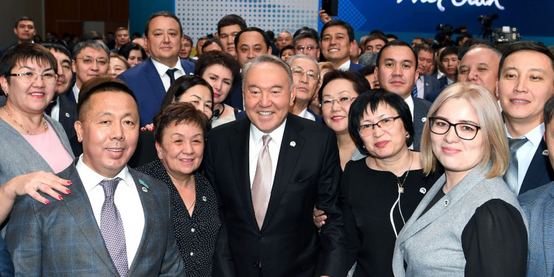 30 жыл бұрын халық сайлаған Тұңғыш Президент Нұрсұлтан Назарбаев ант берді