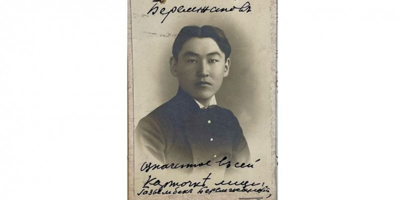 Ғазымбек Бірімжанның ешқайда жарияланбаған фотосы табылды