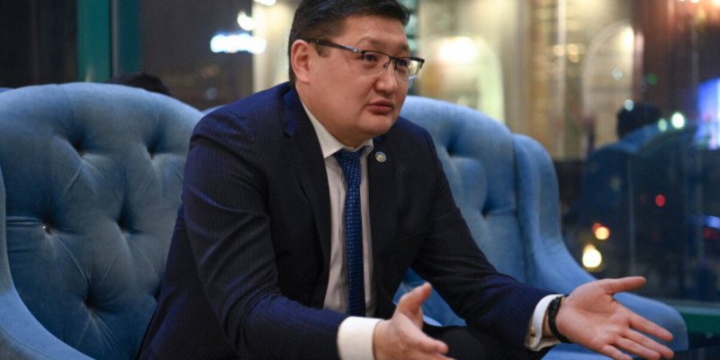 Берік Уәли Президенттің неге орыс тілінде сұхбат бергенін түсіндірді
