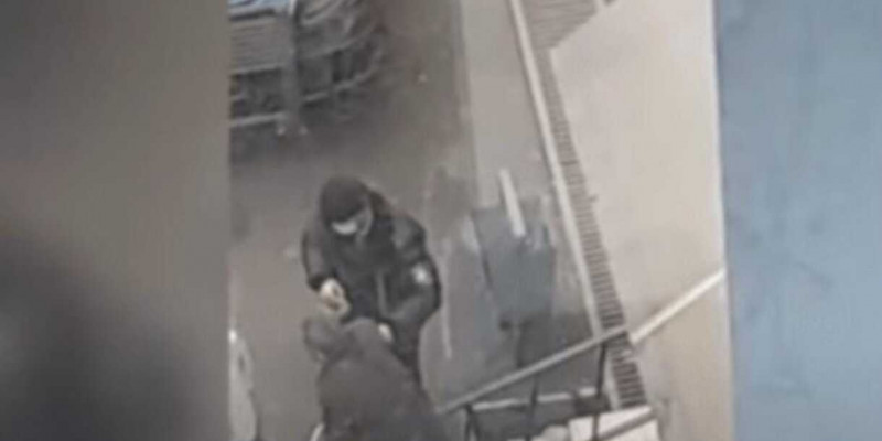 Полицейлер митинг кезінде жараланғандарды жаппай тергеуге әкетіп жатыр (ВИДЕО)