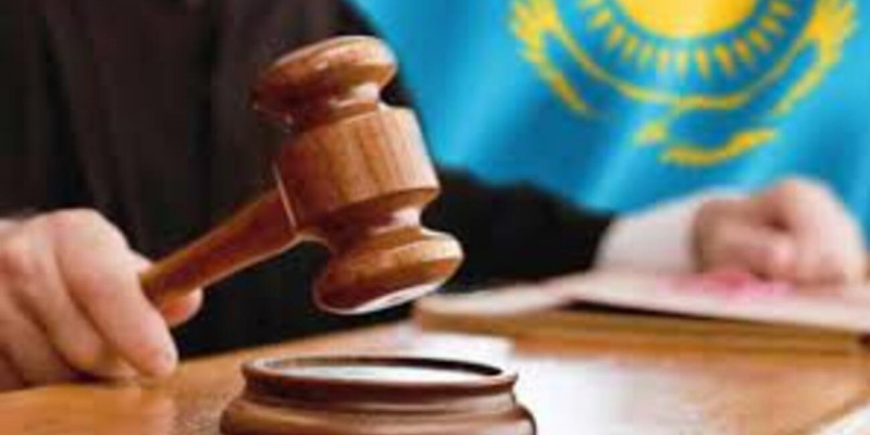 Депутат өзін «ақымақ» деген ер адамды сотқа берді