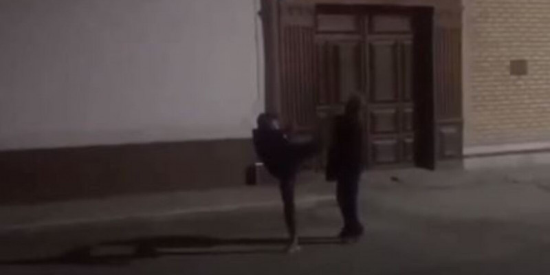 Қарияны бастан тепкен мектеп оқушысы ұсталды