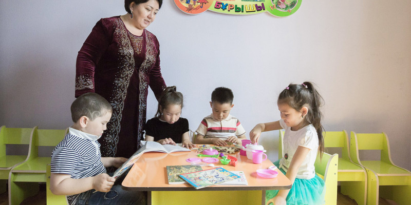 Балабақша тәрбиешілерінің де еңбекақысы көтерілді