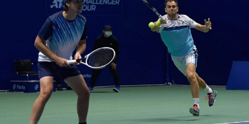 Australian Open: Недовесов жұптық сында Roland Garros чемпионын ұтты