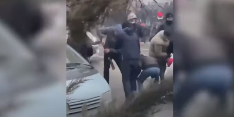 Жаппай тәртіпсіздік кезінде жұртқа қару таратқандар ұсталды (ВИДЕО)