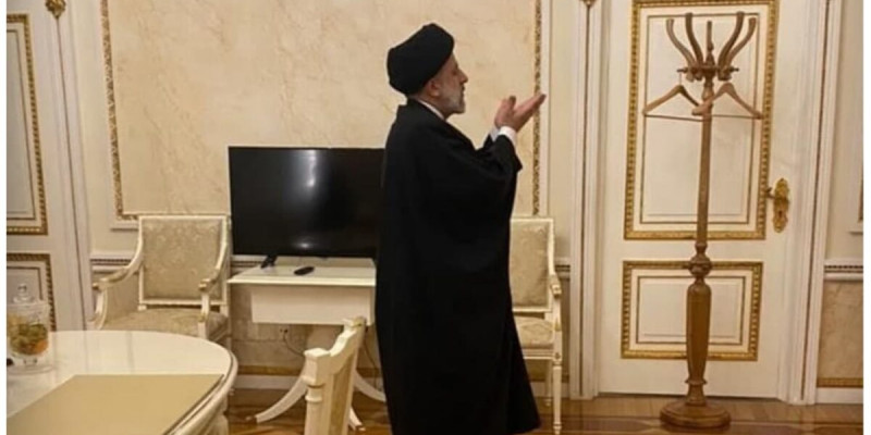 Ресейге барған Раиси Кремльде намаз оқыды